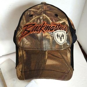 EUC. Paramount Outdoors camouflage buckmasters baseball cap.